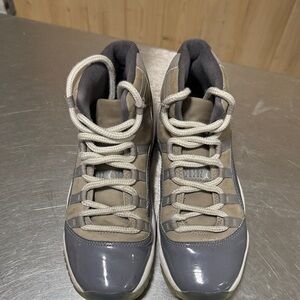 Jordan Kids Sneakers in Gray and Tan